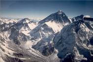 Sherpas remove rubbish from Everest